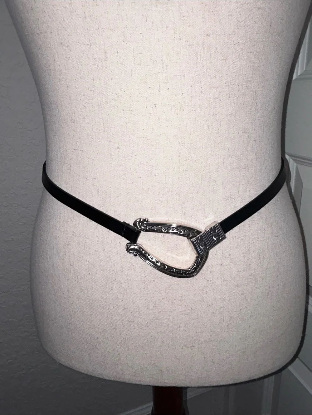Chico’s Skinny Leather Hook Statement Western Adjustable Buckle Belt Chicos